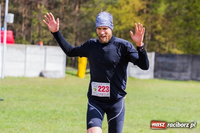 Zdjęcie w galerii na portalu naszraciborz.pl: Mateusz Wolnik zwycięzcą II P&oacute;łmaratonu Leśnego Rafamet 2017 w Kuźni Raciborskiej wiadomości z regionu