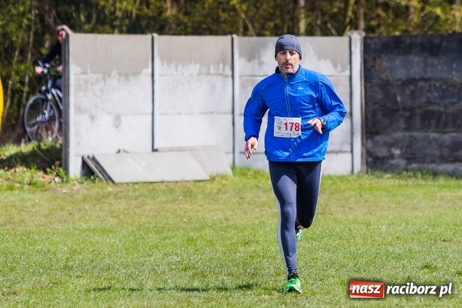 Zdjęcie w galerii na portalu naszraciborz.pl: Mateusz Wolnik zwycięzcą II P&oacute;łmaratonu Leśnego Rafamet 2017 w Kuźni Raciborskiej wiadomości z regionu