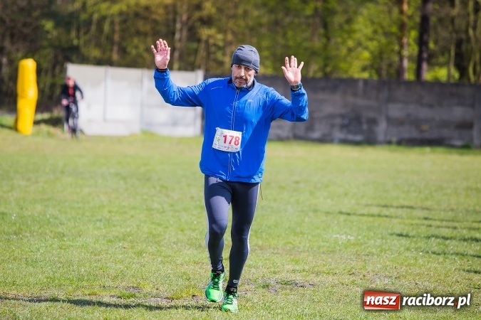 Zdjęcie w galerii na portalu naszraciborz.pl: Mateusz Wolnik zwycięzcą II P&oacute;łmaratonu Leśnego Rafamet 2017 w Kuźni Raciborskiej wiadomości z regionu