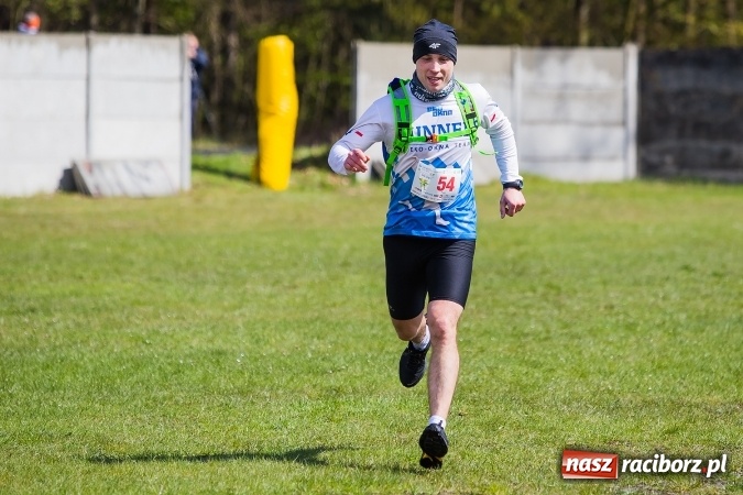 Zdjęcie w galerii na portalu naszraciborz.pl: Mateusz Wolnik zwycięzcą II P&oacute;łmaratonu Leśnego Rafamet 2017 w Kuźni Raciborskiej wiadomości z regionu