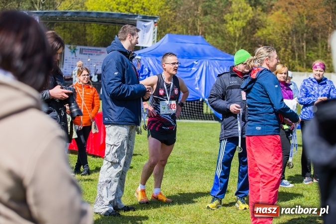 Zdjęcie w galerii na portalu naszraciborz.pl: Mateusz Wolnik zwycięzcą II P&oacute;łmaratonu Leśnego Rafamet 2017 w Kuźni Raciborskiej wiadomości z regionu