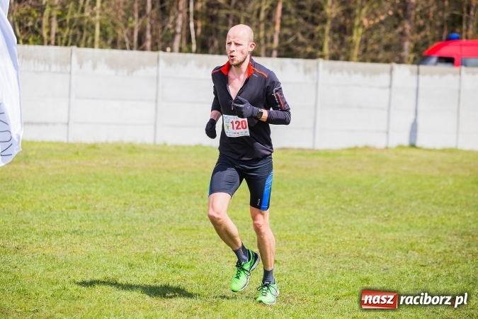 Zdjęcie w galerii na portalu naszraciborz.pl: Mateusz Wolnik zwycięzcą II P&oacute;łmaratonu Leśnego Rafamet 2017 w Kuźni Raciborskiej wiadomości z regionu