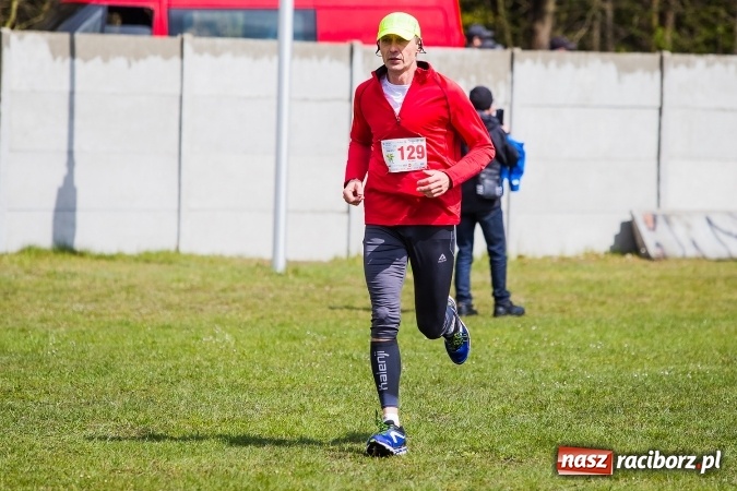 Zdjęcie w galerii na portalu naszraciborz.pl: Mateusz Wolnik zwycięzcą II P&oacute;łmaratonu Leśnego Rafamet 2017 w Kuźni Raciborskiej wiadomości z regionu