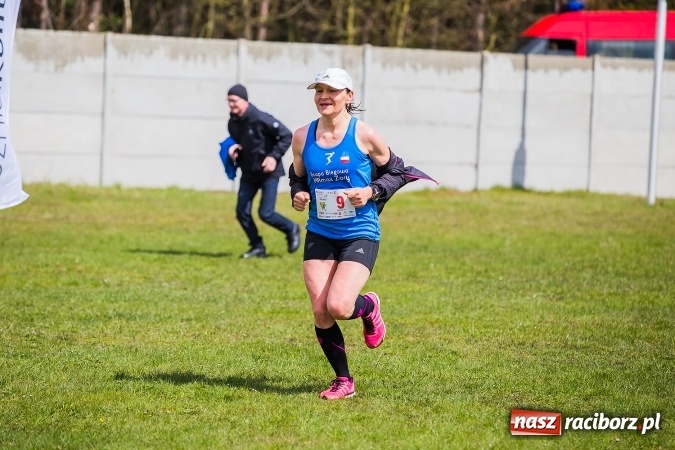 Zdjęcie w galerii na portalu naszraciborz.pl: Mateusz Wolnik zwycięzcą II P&oacute;łmaratonu Leśnego Rafamet 2017 w Kuźni Raciborskiej wiadomości z regionu