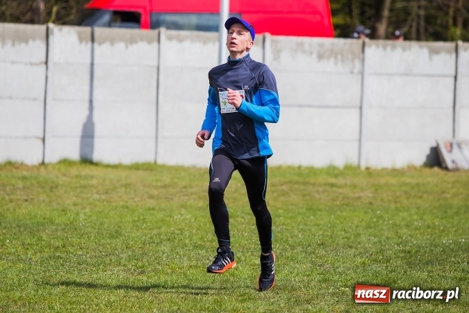 Zdjęcie w galerii na portalu naszraciborz.pl: Mateusz Wolnik zwycięzcą II P&oacute;łmaratonu Leśnego Rafamet 2017 w Kuźni Raciborskiej wiadomości z regionu