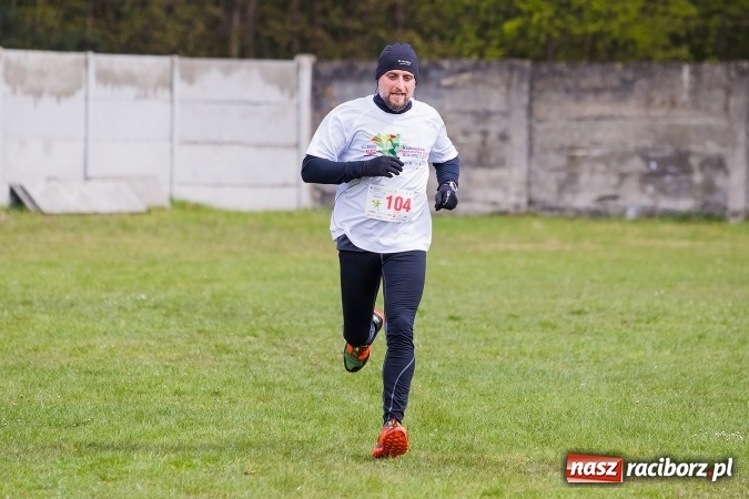 Zdjęcie w galerii na portalu naszraciborz.pl: Mateusz Wolnik zwycięzcą II P&oacute;łmaratonu Leśnego Rafamet 2017 w Kuźni Raciborskiej wiadomości z regionu
