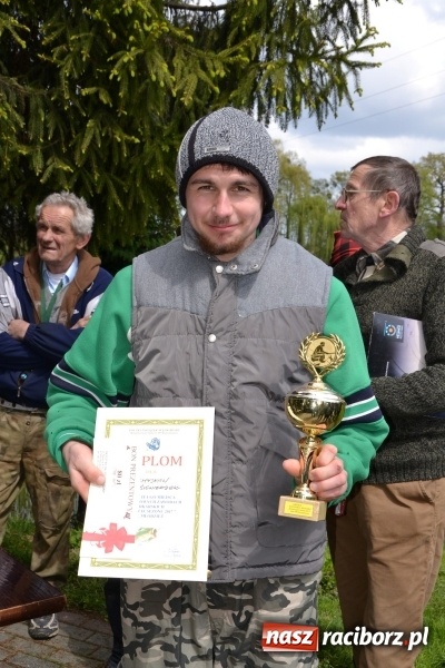 Zdjęcie w galerii na portalu naszraciborz.pl: Deszcz, grad, wiatr, czasem słońce na otwarcie sezonu wędkarskiego w Tworkowie  wiadomości z regionu