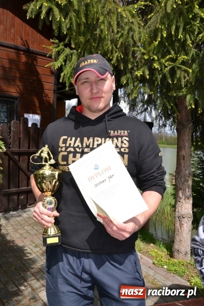 Zdjęcie w galerii na portalu naszraciborz.pl: Deszcz, grad, wiatr, czasem słońce na otwarcie sezonu wędkarskiego w Tworkowie  wiadomości z regionu