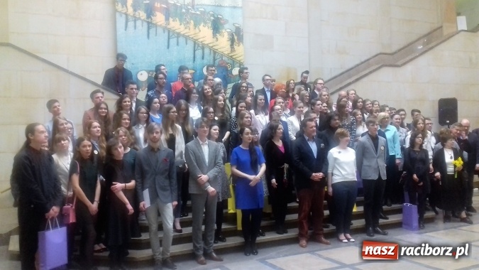 Zdjęcie w galerii na portalu naszraciborz.pl: Agnieszka Kowalska z ZSO nr 1 w Raciborzu finalistką Olimpiady Artystycznej wiadomości z regionu