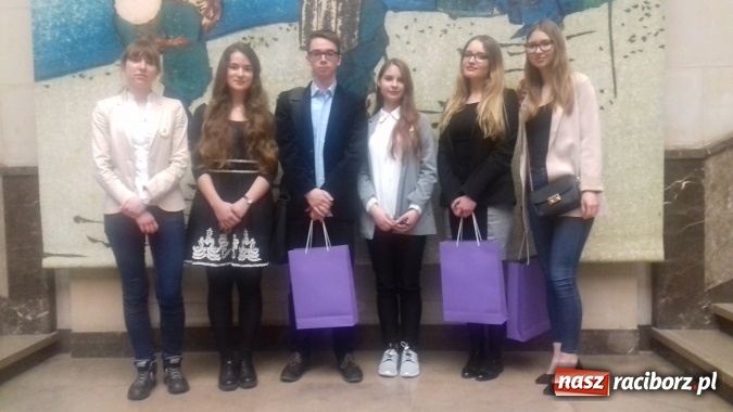 Zdjęcie w galerii na portalu naszraciborz.pl: Agnieszka Kowalska z ZSO nr 1 w Raciborzu finalistką Olimpiady Artystycznej wiadomości z regionu