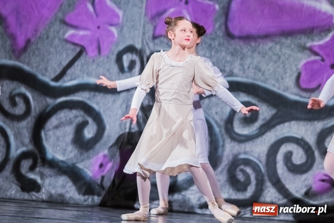 Zdjęcie w galerii na portalu naszraciborz.pl: Alicja w Krainie Czarów w Raciborskim Centrum Kultury wiadomości z regionu