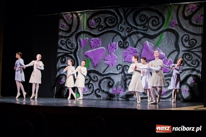 Zdjęcie w galerii na portalu naszraciborz.pl: Alicja w Krainie Czarów w Raciborskim Centrum Kultury wiadomości z regionu