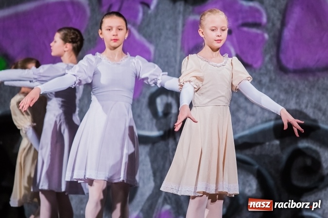 Zdjęcie w galerii na portalu naszraciborz.pl: Alicja w Krainie Czarów w Raciborskim Centrum Kultury wiadomości z regionu