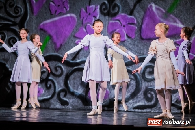 Zdjęcie w galerii na portalu naszraciborz.pl: Alicja w Krainie Czarów w Raciborskim Centrum Kultury wiadomości z regionu