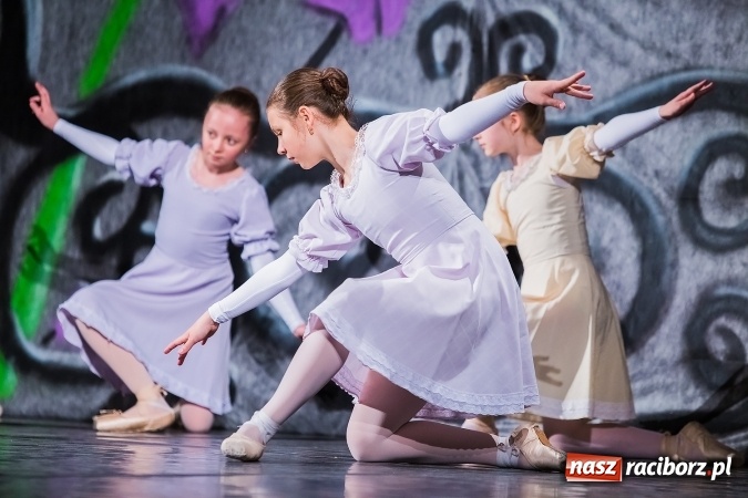 Zdjęcie w galerii na portalu naszraciborz.pl: Alicja w Krainie Czarów w Raciborskim Centrum Kultury wiadomości z regionu