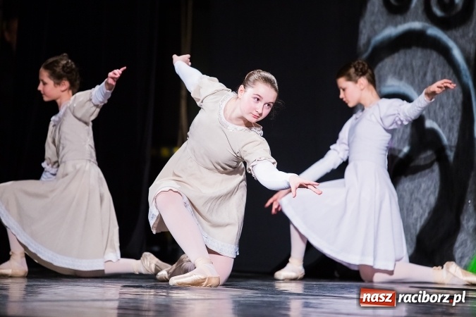 Zdjęcie w galerii na portalu naszraciborz.pl: Alicja w Krainie Czarów w Raciborskim Centrum Kultury wiadomości z regionu