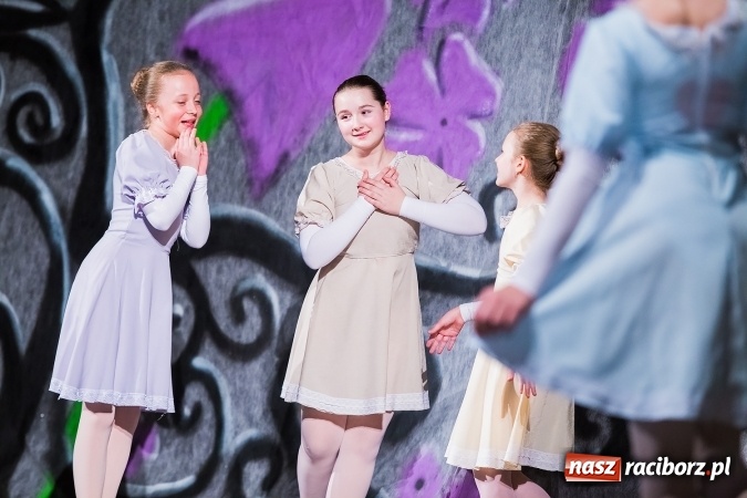 Zdjęcie w galerii na portalu naszraciborz.pl: Alicja w Krainie Czarów w Raciborskim Centrum Kultury wiadomości z regionu