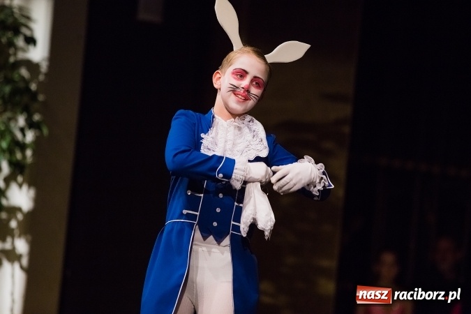 Zdjęcie w galerii na portalu naszraciborz.pl: Alicja w Krainie Czarów w Raciborskim Centrum Kultury wiadomości z regionu