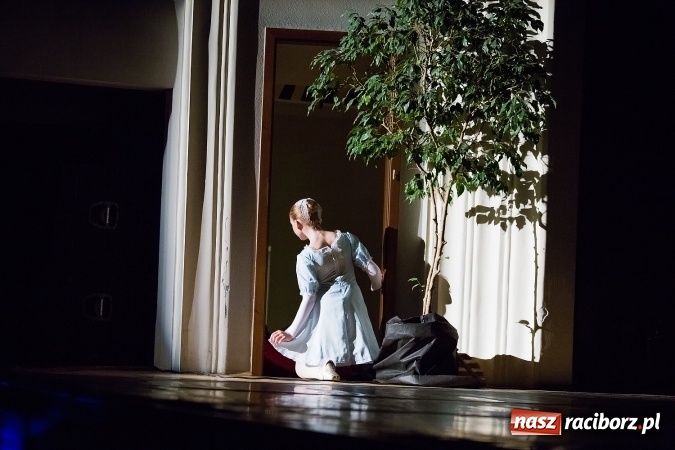 Zdjęcie w galerii na portalu naszraciborz.pl: Alicja w Krainie Czarów w Raciborskim Centrum Kultury wiadomości z regionu