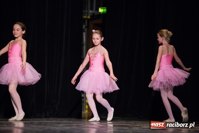 Zdjęcie w galerii na portalu naszraciborz.pl: Alicja w Krainie Czarów w Raciborskim Centrum Kultury wiadomości z regionu