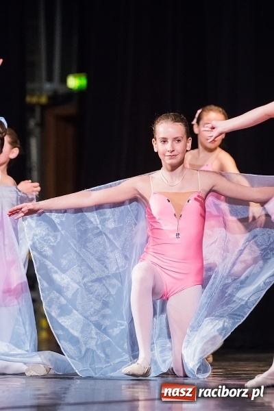 Zdjęcie w galerii na portalu naszraciborz.pl: Alicja w Krainie Czarów w Raciborskim Centrum Kultury wiadomości z regionu