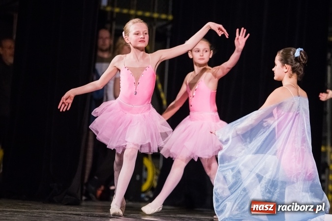 Zdjęcie w galerii na portalu naszraciborz.pl: Alicja w Krainie Czarów w Raciborskim Centrum Kultury wiadomości z regionu