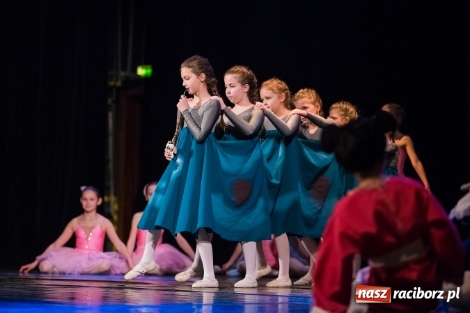 Zdjęcie w galerii na portalu naszraciborz.pl: Alicja w Krainie Czarów w Raciborskim Centrum Kultury wiadomości z regionu
