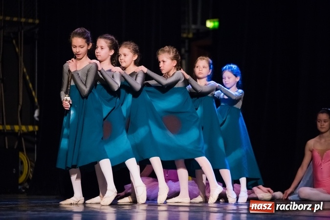 Zdjęcie w galerii na portalu naszraciborz.pl: Alicja w Krainie Czarów w Raciborskim Centrum Kultury wiadomości z regionu