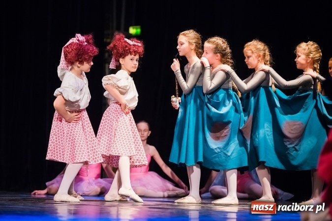 Zdjęcie w galerii na portalu naszraciborz.pl: Alicja w Krainie Czarów w Raciborskim Centrum Kultury wiadomości z regionu