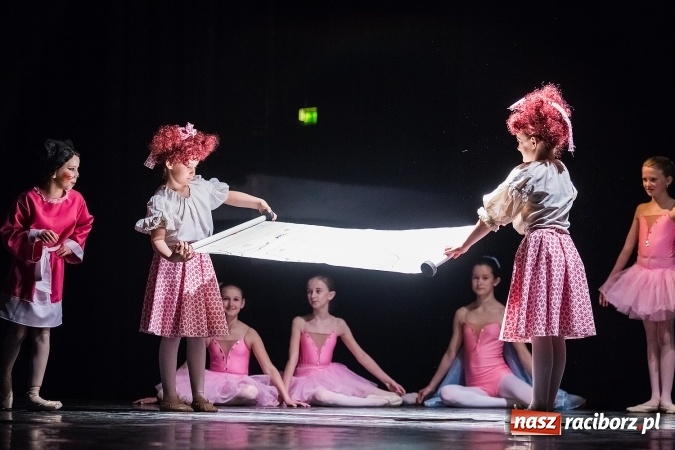 Zdjęcie w galerii na portalu naszraciborz.pl: Alicja w Krainie Czarów w Raciborskim Centrum Kultury wiadomości z regionu