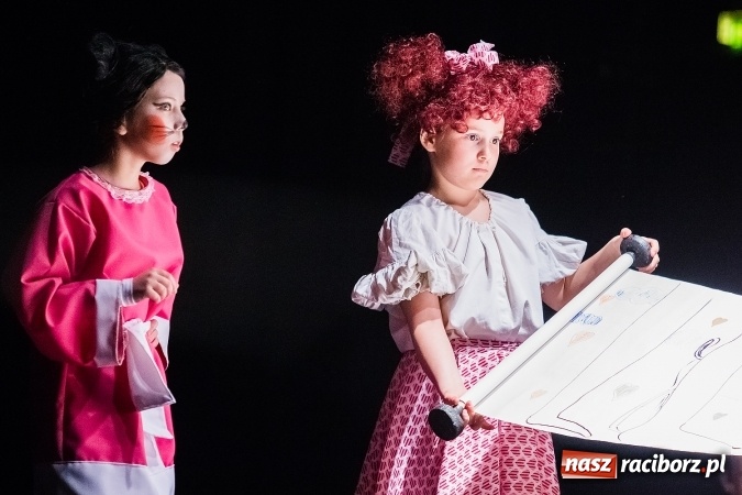 Zdjęcie w galerii na portalu naszraciborz.pl: Alicja w Krainie Czarów w Raciborskim Centrum Kultury wiadomości z regionu