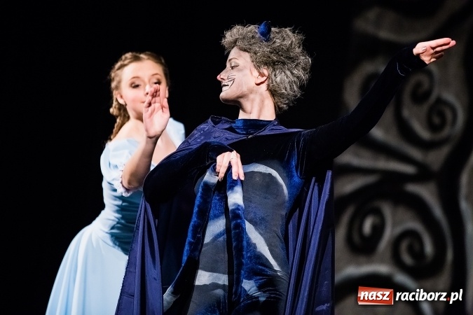 Zdjęcie w galerii na portalu naszraciborz.pl: Alicja w Krainie Czarów w Raciborskim Centrum Kultury wiadomości z regionu