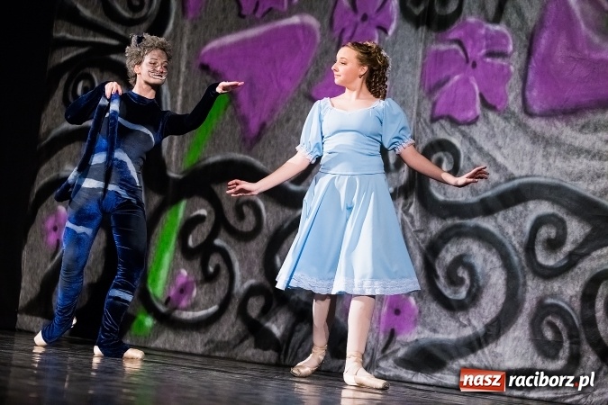 Zdjęcie w galerii na portalu naszraciborz.pl: Alicja w Krainie Czarów w Raciborskim Centrum Kultury wiadomości z regionu