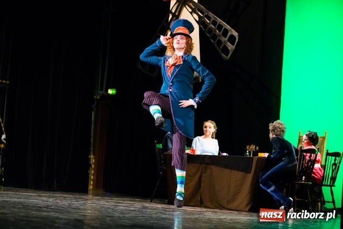 Zdjęcie w galerii na portalu naszraciborz.pl: Alicja w Krainie Czarów w Raciborskim Centrum Kultury wiadomości z regionu