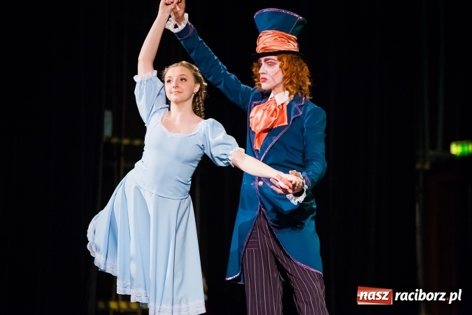 Zdjęcie w galerii na portalu naszraciborz.pl: Alicja w Krainie Czarów w Raciborskim Centrum Kultury wiadomości z regionu