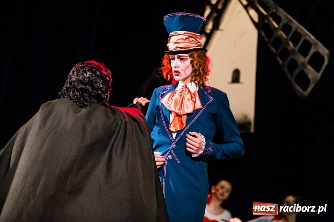 Zdjęcie w galerii na portalu naszraciborz.pl: Alicja w Krainie Czarów w Raciborskim Centrum Kultury wiadomości z regionu