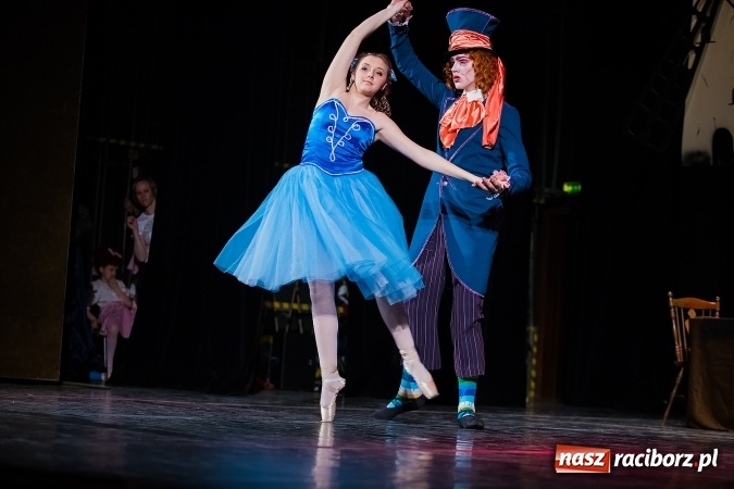 Zdjęcie w galerii na portalu naszraciborz.pl: Alicja w Krainie Czarów w Raciborskim Centrum Kultury wiadomości z regionu