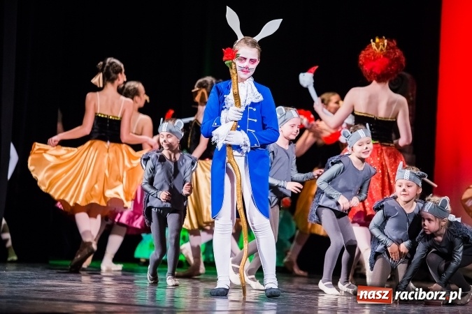 Zdjęcie w galerii na portalu naszraciborz.pl: Alicja w Krainie Czarów w Raciborskim Centrum Kultury wiadomości z regionu