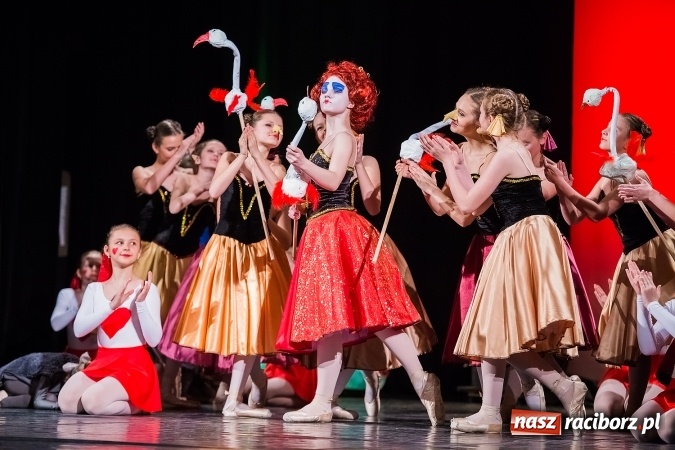 Zdjęcie w galerii na portalu naszraciborz.pl: Alicja w Krainie Czarów w Raciborskim Centrum Kultury wiadomości z regionu