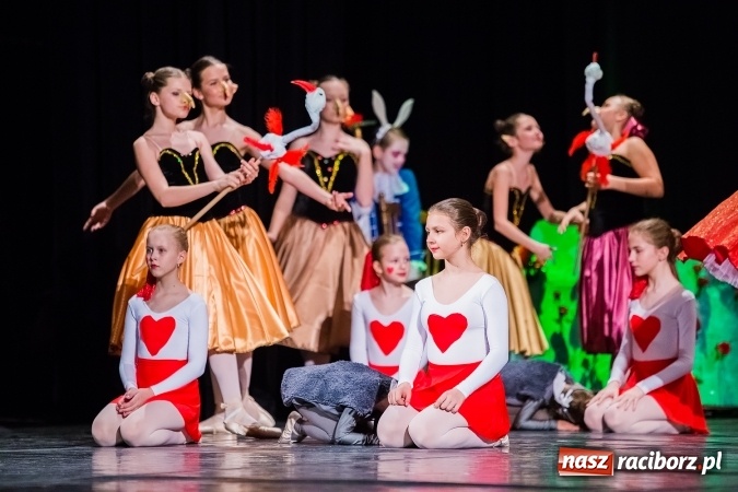 Zdjęcie w galerii na portalu naszraciborz.pl: Alicja w Krainie Czarów w Raciborskim Centrum Kultury wiadomości z regionu