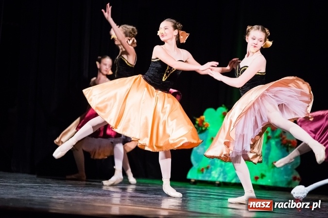 Zdjęcie w galerii na portalu naszraciborz.pl: Alicja w Krainie Czarów w Raciborskim Centrum Kultury wiadomości z regionu