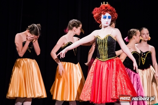 Zdjęcie w galerii na portalu naszraciborz.pl: Alicja w Krainie Czarów w Raciborskim Centrum Kultury wiadomości z regionu