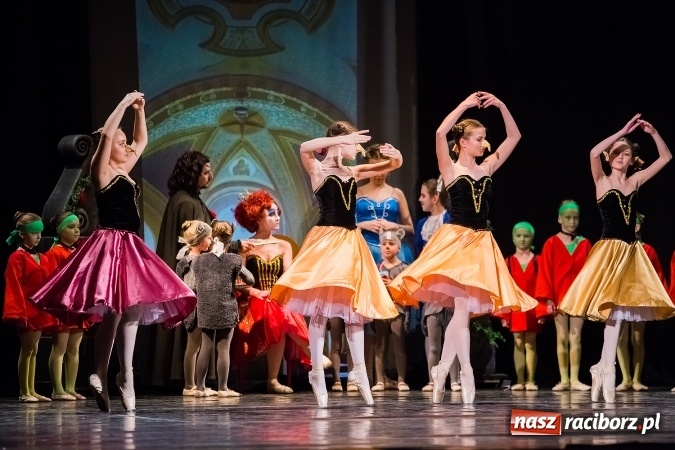 Zdjęcie w galerii na portalu naszraciborz.pl: Alicja w Krainie Czarów w Raciborskim Centrum Kultury wiadomości z regionu