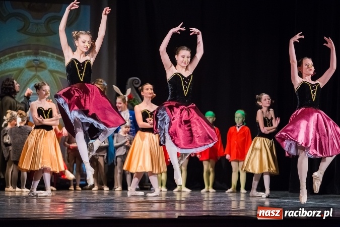 Zdjęcie w galerii na portalu naszraciborz.pl: Alicja w Krainie Czarów w Raciborskim Centrum Kultury wiadomości z regionu