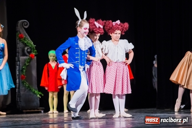 Zdjęcie w galerii na portalu naszraciborz.pl: Alicja w Krainie Czarów w Raciborskim Centrum Kultury wiadomości z regionu