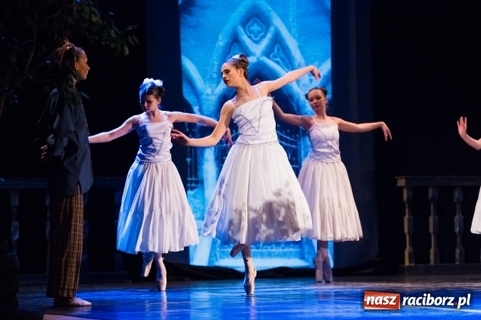 Zdjęcie w galerii na portalu naszraciborz.pl: Alicja w Krainie Czarów w Raciborskim Centrum Kultury wiadomości z regionu