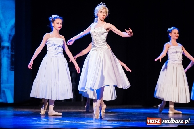 Zdjęcie w galerii na portalu naszraciborz.pl: Alicja w Krainie Czarów w Raciborskim Centrum Kultury wiadomości z regionu