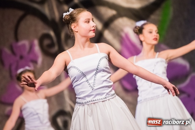 Zdjęcie w galerii na portalu naszraciborz.pl: Alicja w Krainie Czarów w Raciborskim Centrum Kultury wiadomości z regionu