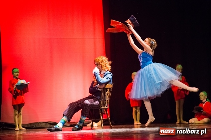 Zdjęcie w galerii na portalu naszraciborz.pl: Alicja w Krainie Czarów w Raciborskim Centrum Kultury wiadomości z regionu