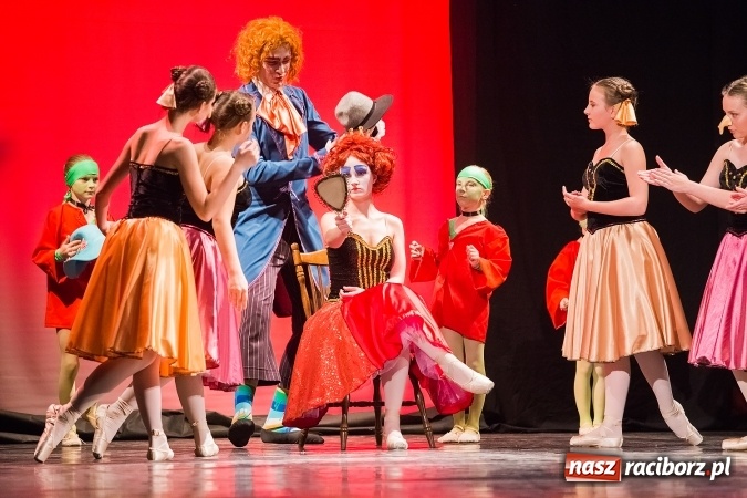 Zdjęcie w galerii na portalu naszraciborz.pl: Alicja w Krainie Czarów w Raciborskim Centrum Kultury wiadomości z regionu